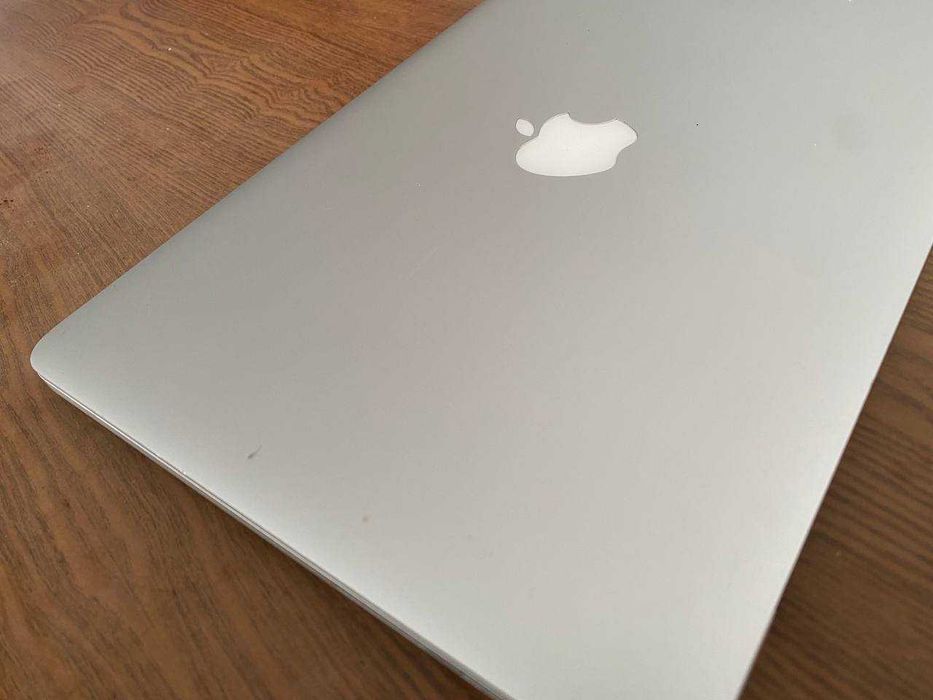 Продам MacBook Pro 13" (2015, i7, 16GB RAM, 512GB SSD)