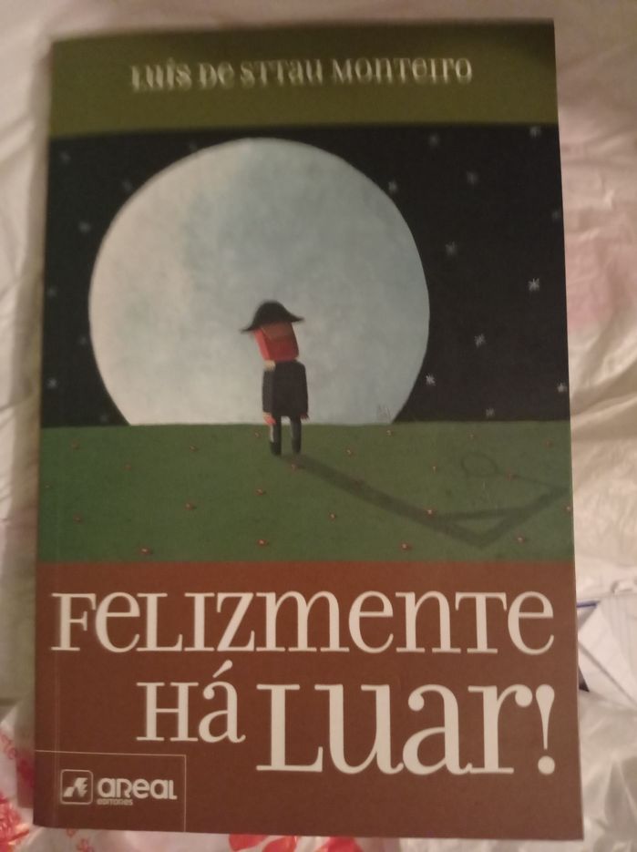 Livro Felizmente há Luar!