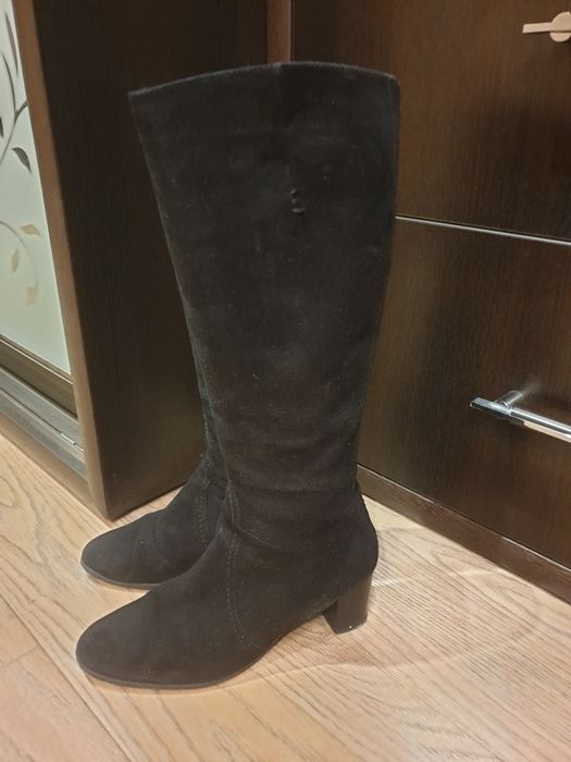 Женские замшевые сапоги