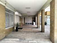 Duas lojas, em frente ao novo centro Cultural das Paivas