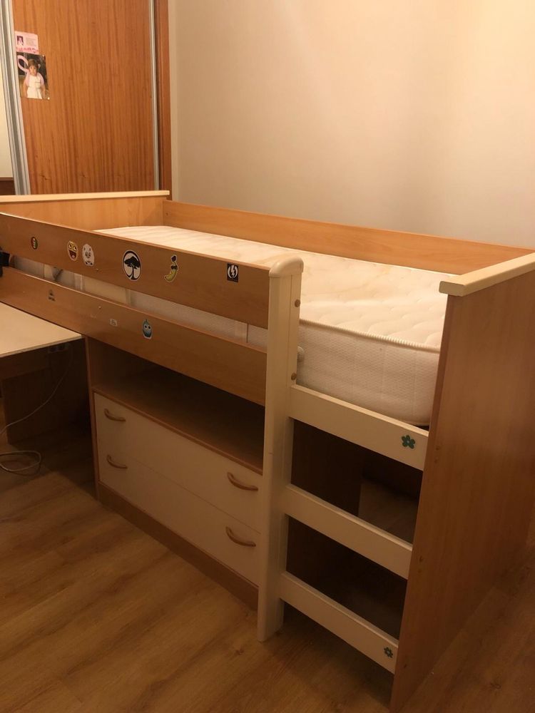 Cama solteiro madeira c/secretária