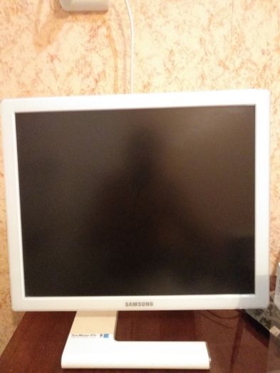 продамМонитор 19" Samsung 971P LS19MBPXHV White