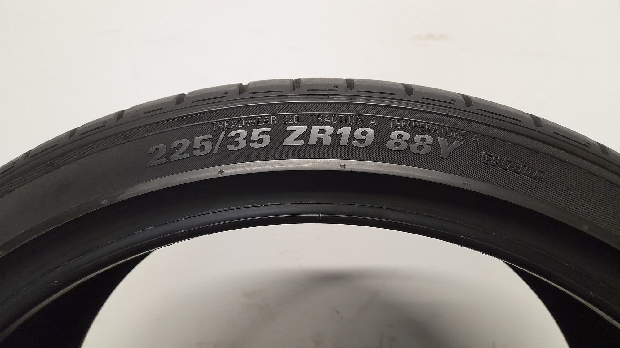 2x Kumho 225/35/19, Lato, 2021r, 6.4mm.