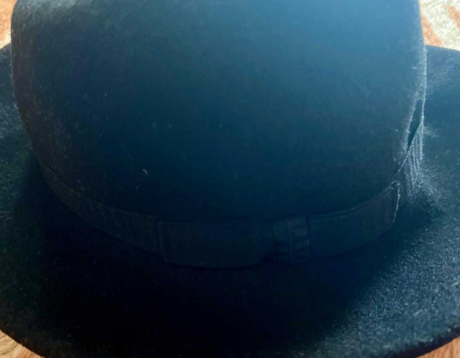 Czarny kapelusz z wełnianego flauszu.Zainteresowanych proszę o kontakt