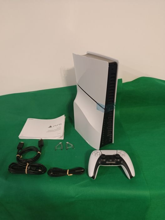 Consola PS5 Slim 1TB com leitor DVDs e comando (3 anos garantia)