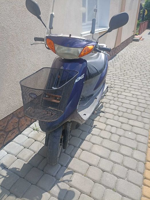 Скутер на реєстрації. Yamaha jog