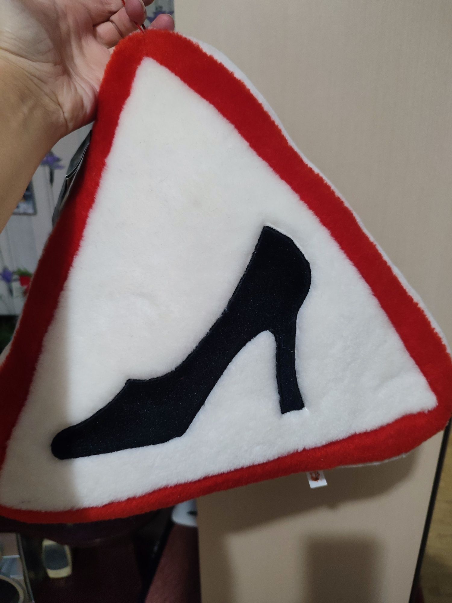 Плюшева подушка Знак Туфелька