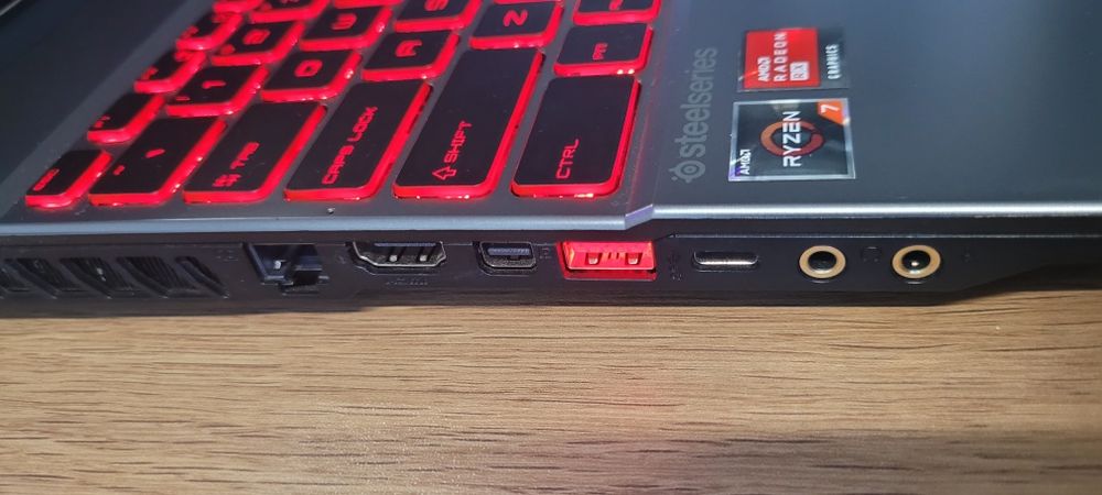 MSI Alpha 15 Ryzen 7 3750H, 16GB, RX5500, SSD+HDD WIN10