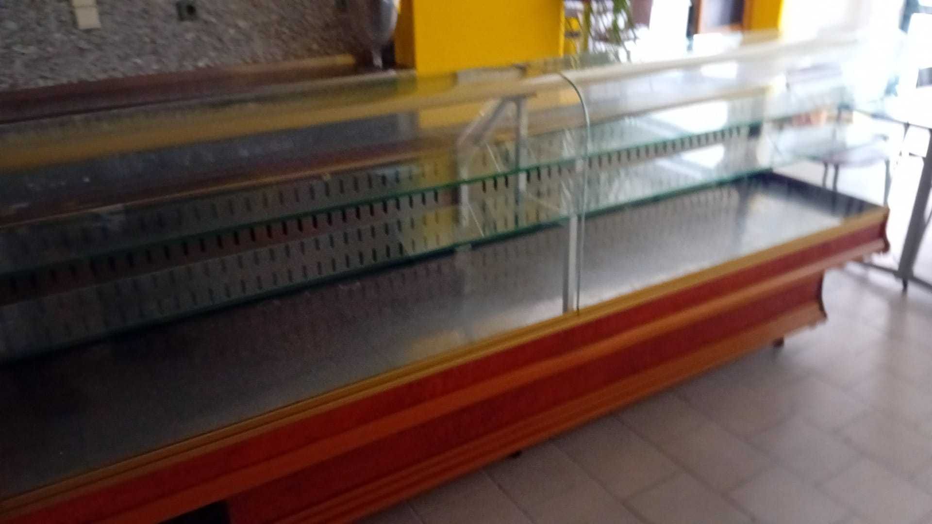 Vitrine Expositora 2,5m Com 4 portas de frio