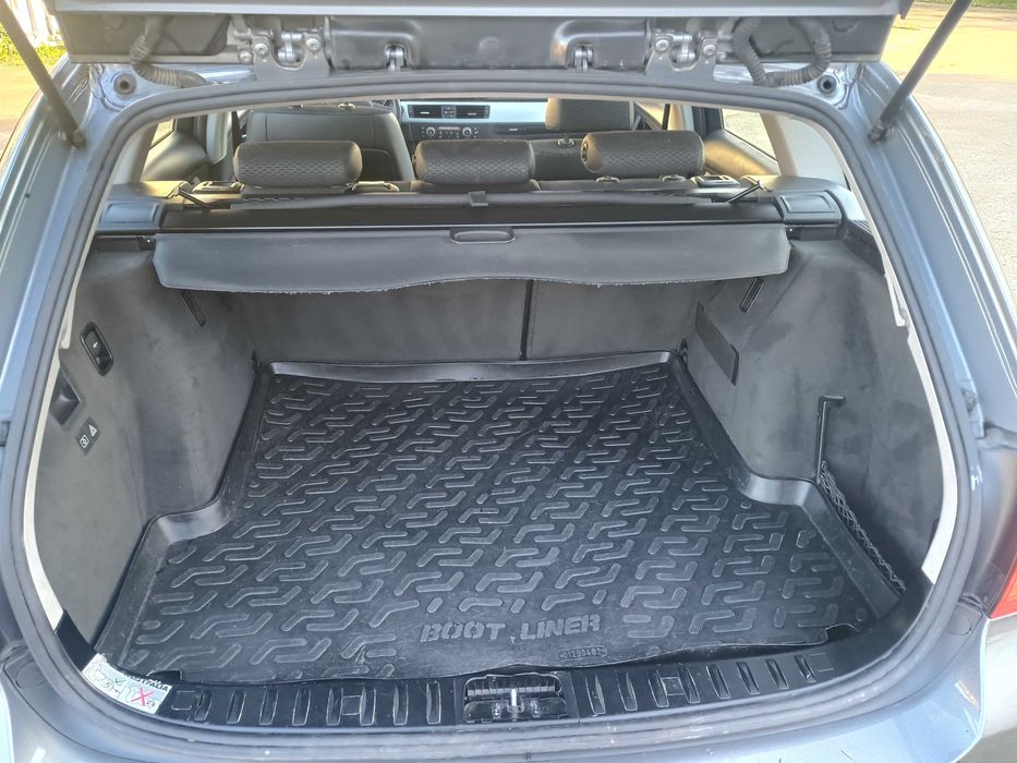 Bmw 318i E91 Kombi 2010r.  Xenon 2 x szyberdach  2,0 143KM