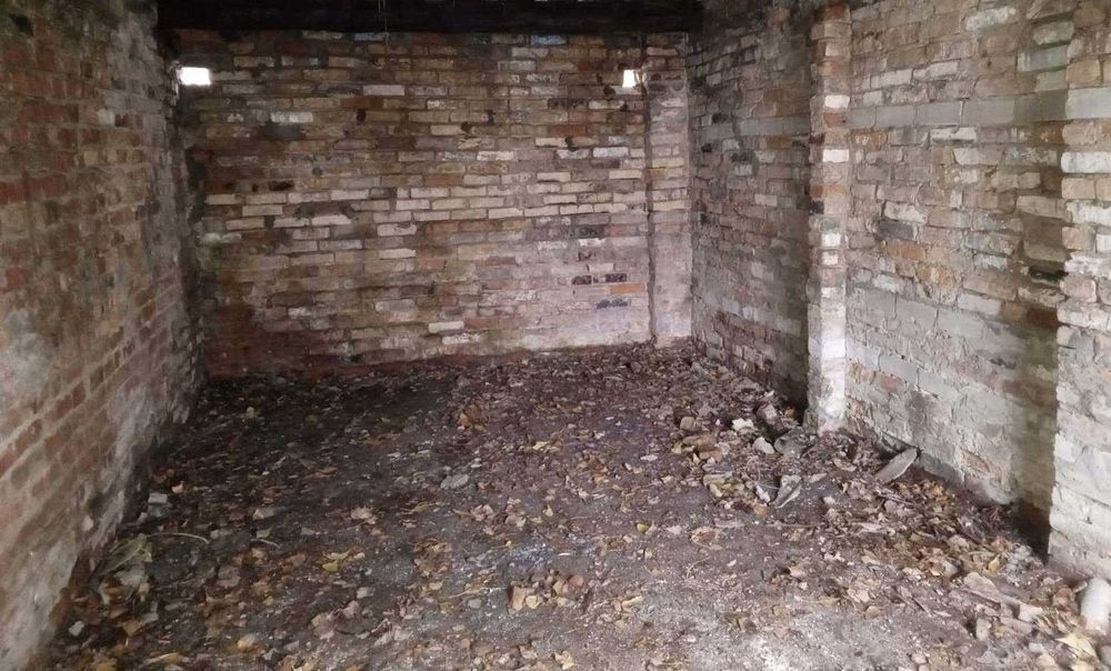 Продаж двох капітальних гаражів