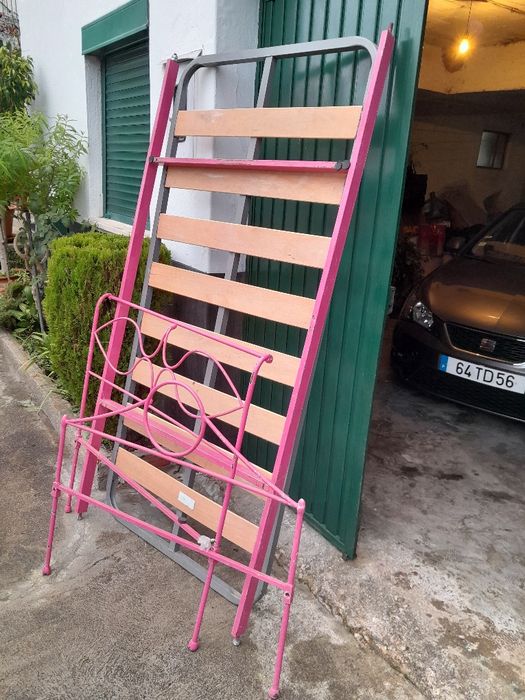 Cama de ferro antiga