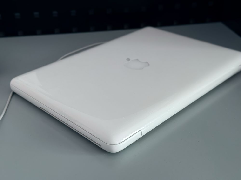 Apple MacBook 13” Mid 2010 Biały Kultowy Model w BDB Stanie iPhone Pro