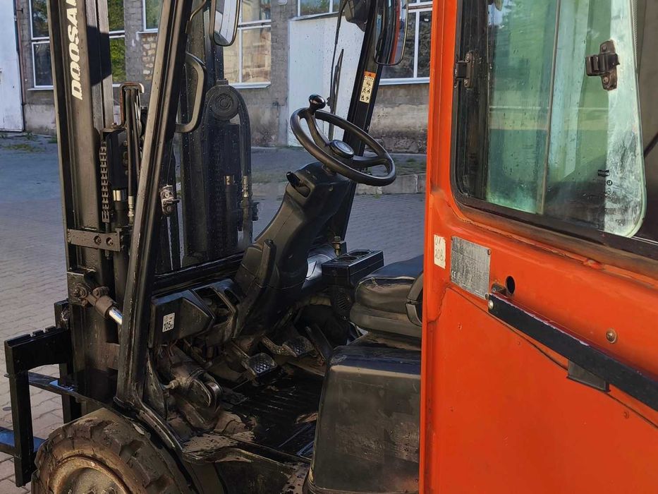 Оренда Навантажувач вилковий Doosan D30S-5, від 3 міс, Дизельний