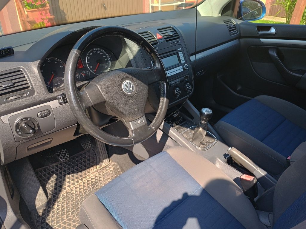VW Golf V 1,4 pb 2007 hak