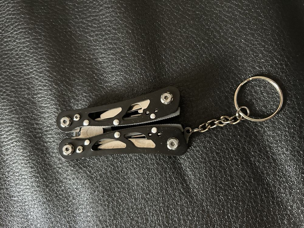 Multitool czarno srebrny Nowy