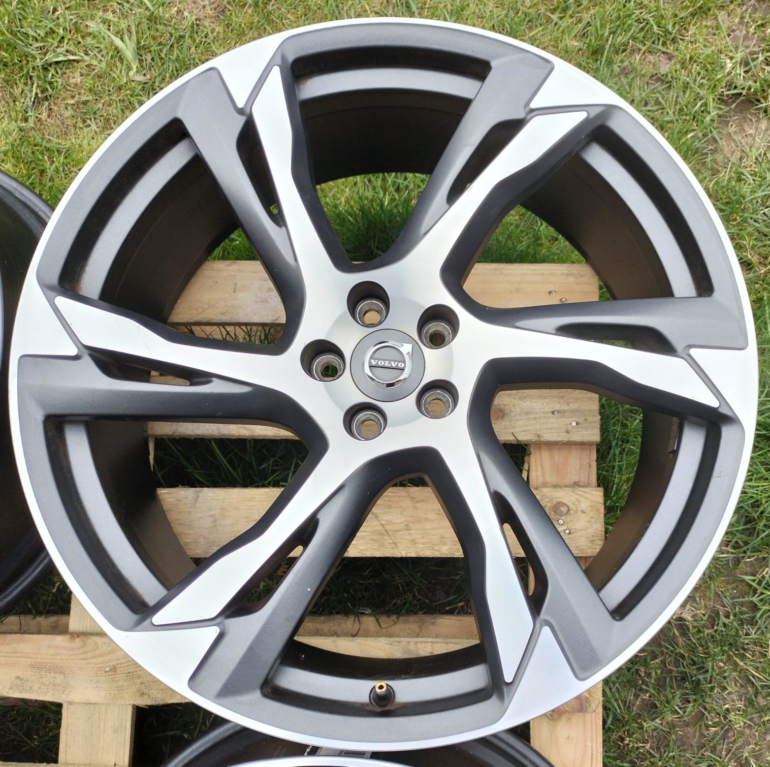 Felgi Oryginał Volvo R Design XC 60 XC90 V90 9Jx22 ET38,5 5x108