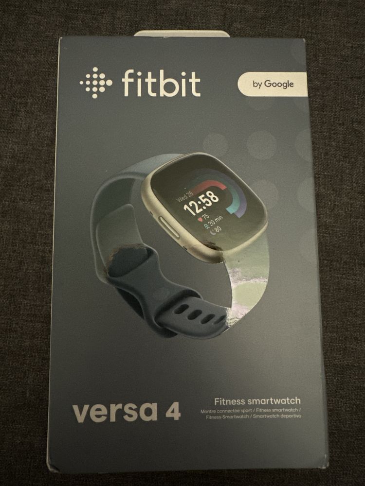 Fitbit Versa 4 годинник