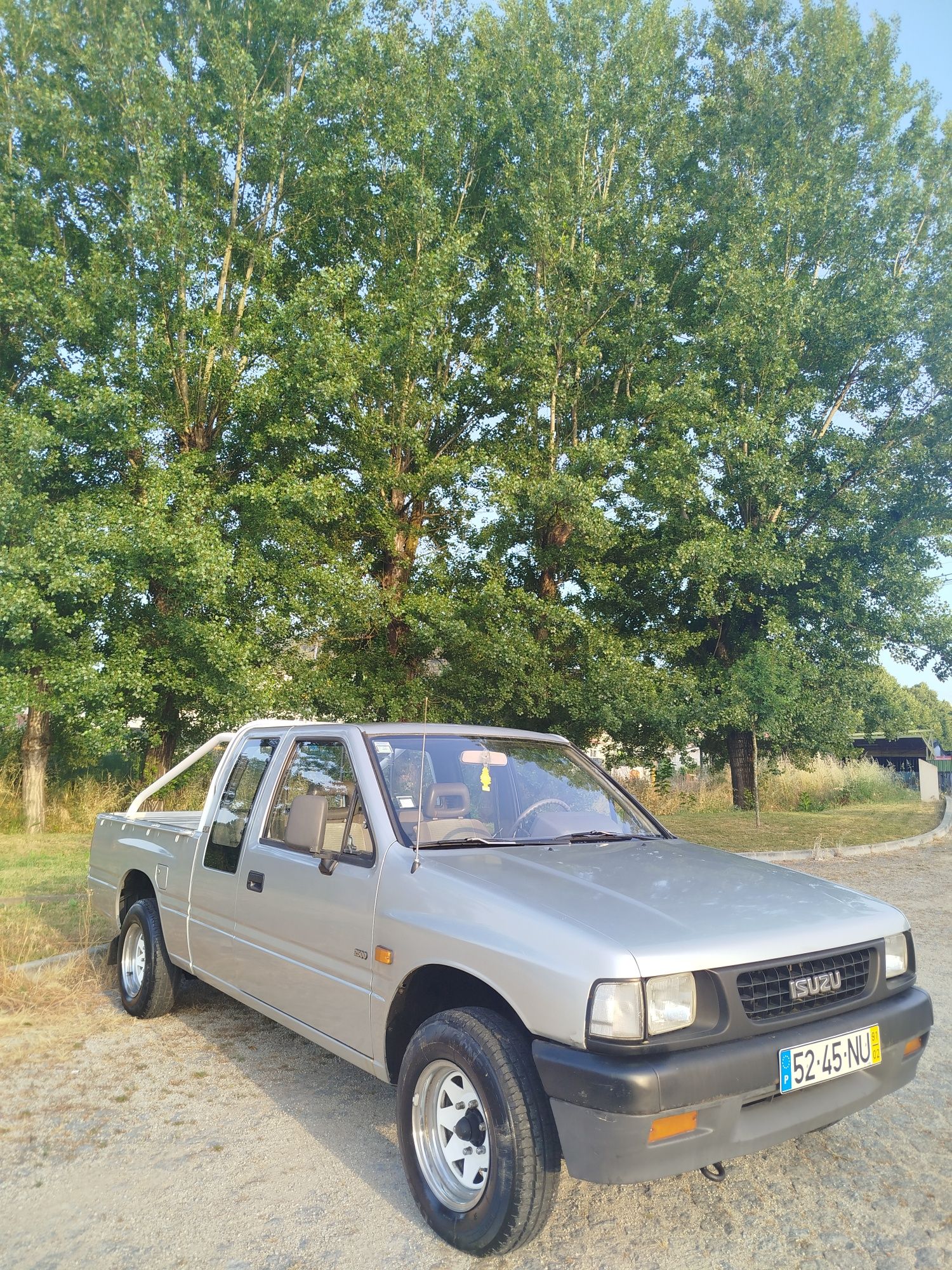 Isuzu King Cab - poucos quilómetros