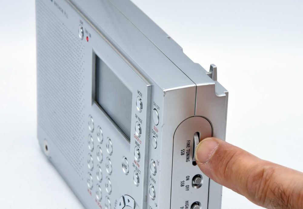 Radioamador Receptor portatil Grundig HF AM FM SSB mala acessorios