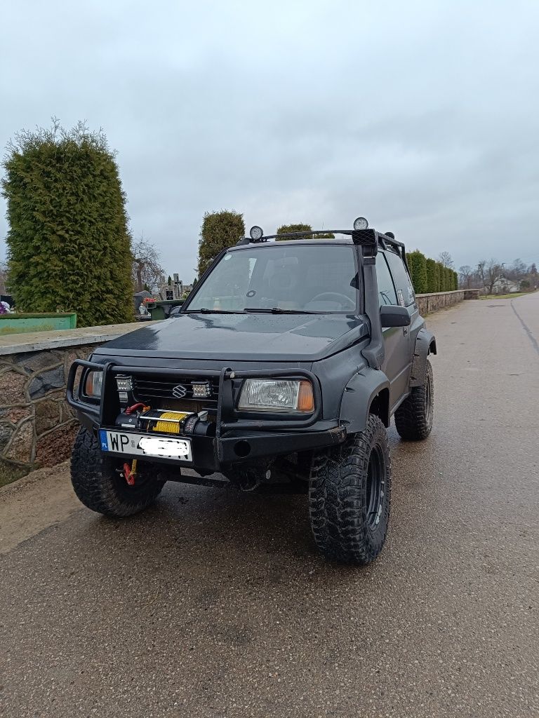 Suzuki Vitara off road