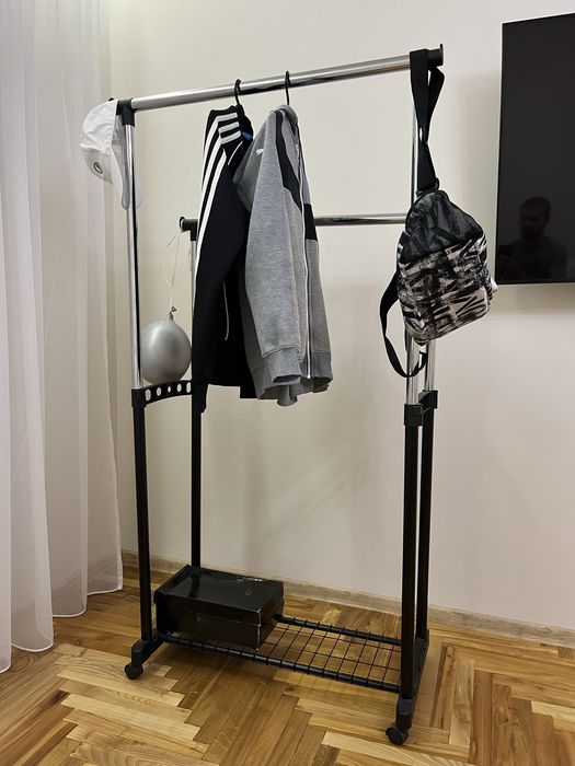 Стійка для одягу,вішалка