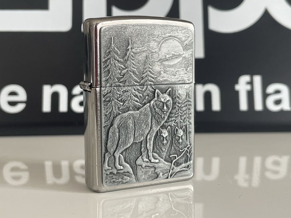 Zapalniczka Zippo Timberwolves, wilki leśne, Brushed Chrome