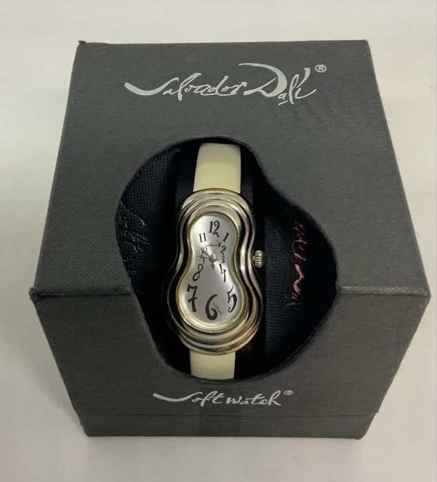 Часы женские наруч/ годинник / дизайн Сальвадор Дали/ Salvador Dali