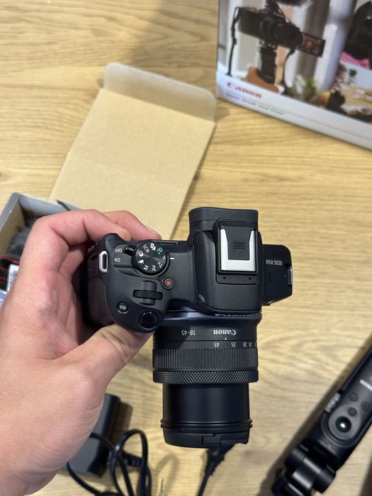 Фотоапарат Canon EOS R50 + Canon HG-100TBR та мікрофоном Canon DM-E100