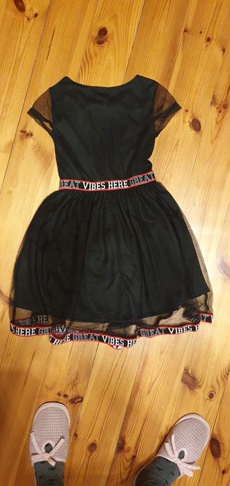 Sukienka w rozmiarze 140