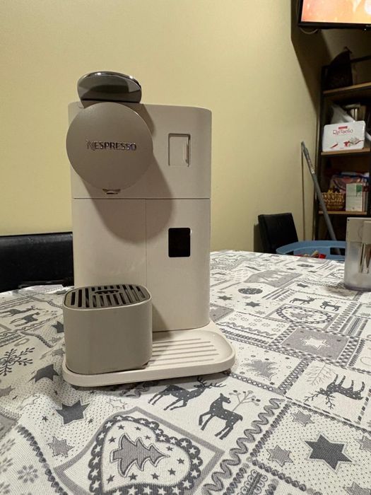 Maquina nespresso lattissima one