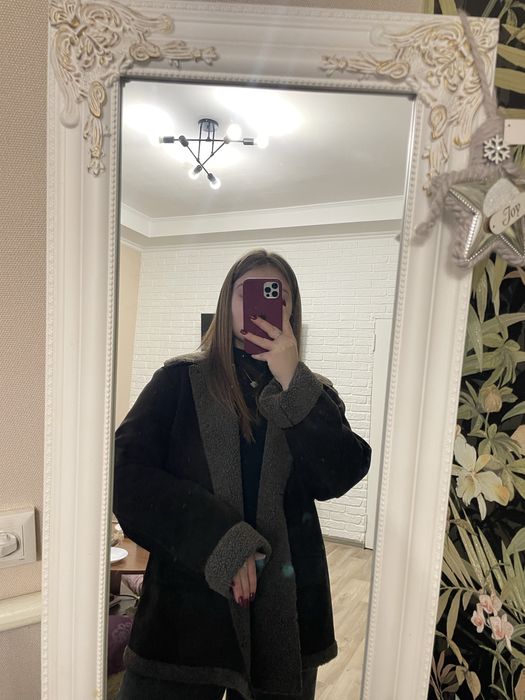 В обяві 2 рубашки та дубленка на весну