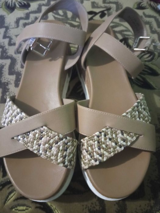 Босоніжки  купувала в Чехії,взутті один раз