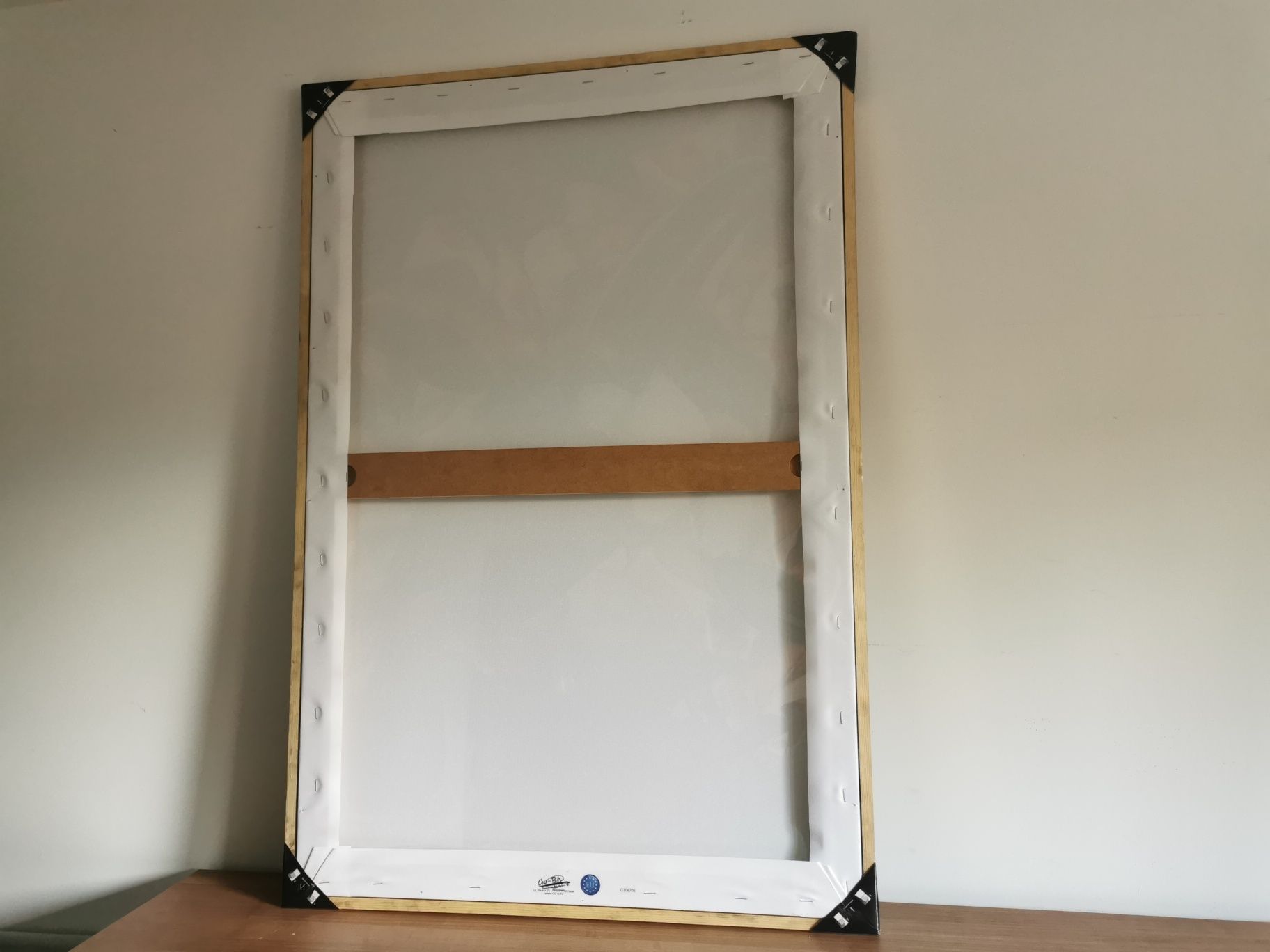 Obraz w złotej ramie Tukan i liście, 93x63 cm