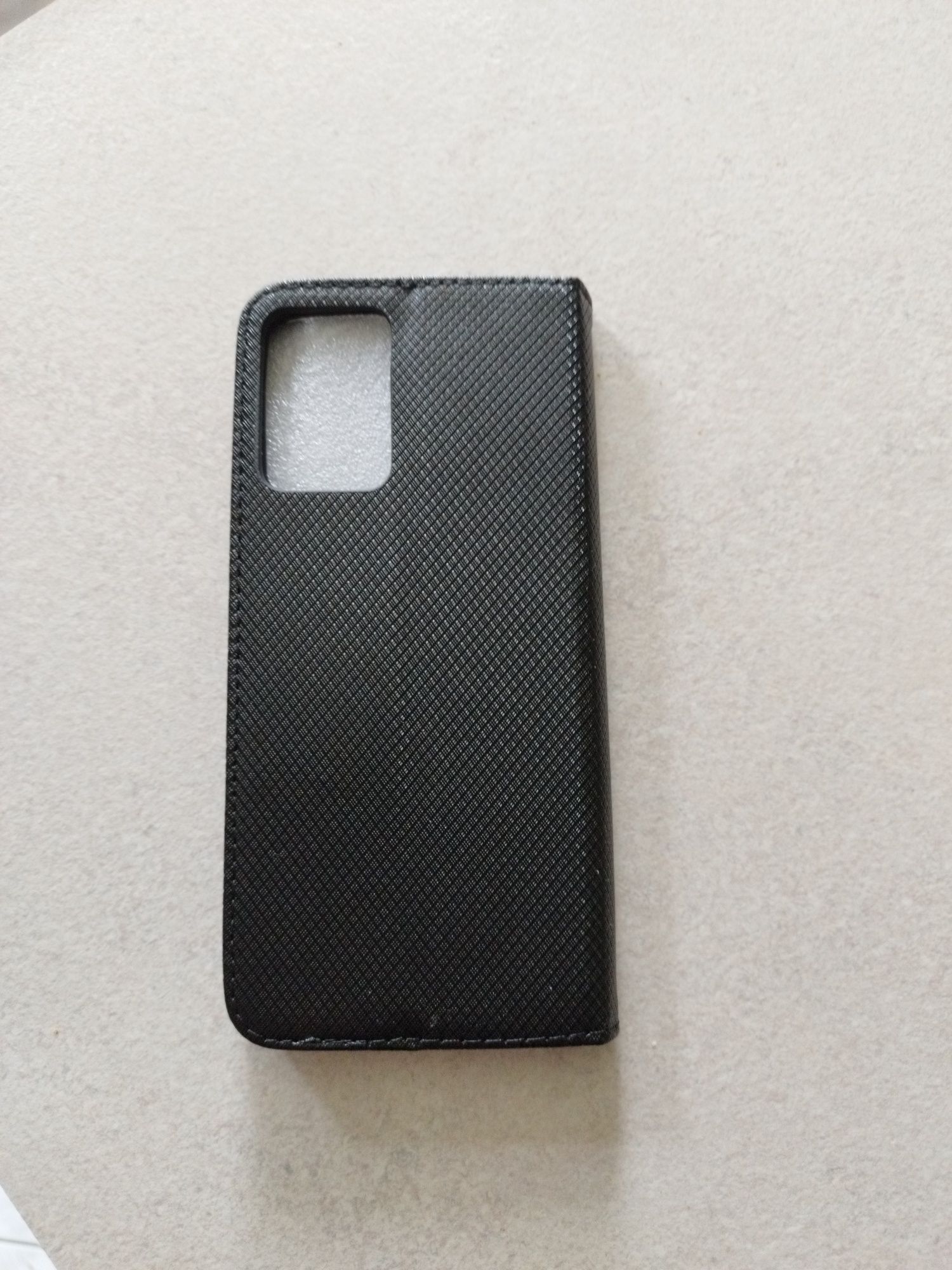 Etui magnetyczne na telefon