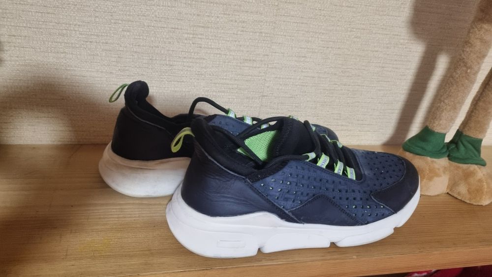 Кросівки на підлітка