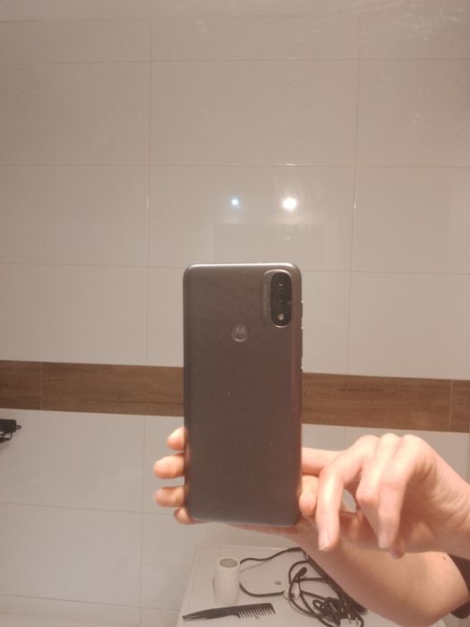 Motorola e20 bateria 100% lekko zbita szybka