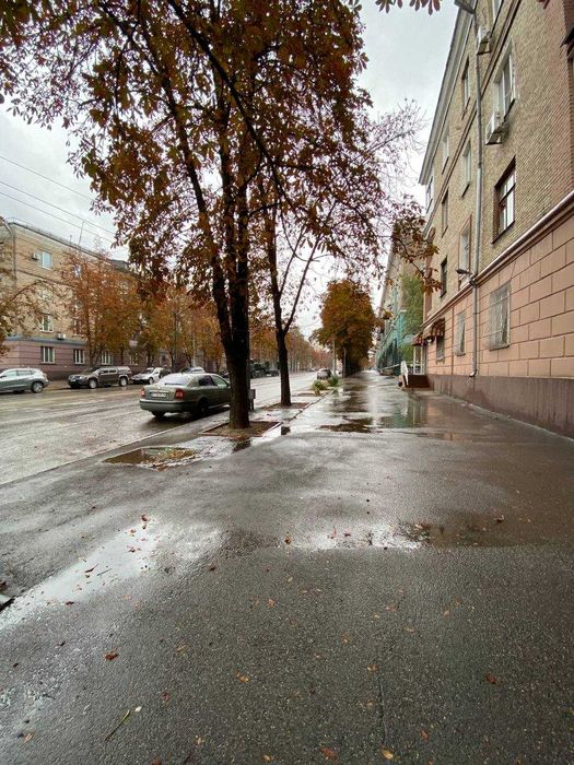 Продаётся 2-комнатная  «сталинка» на ЮГОКе, пр. Южный