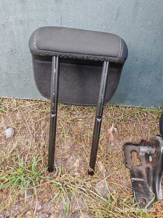 Задний диван сиденье Renault Megane 3 подголовник центральный