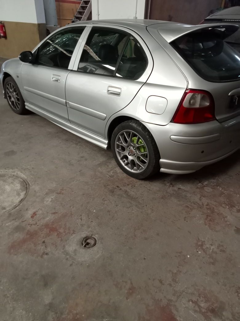 Rover MG 200 de 2003 em peças