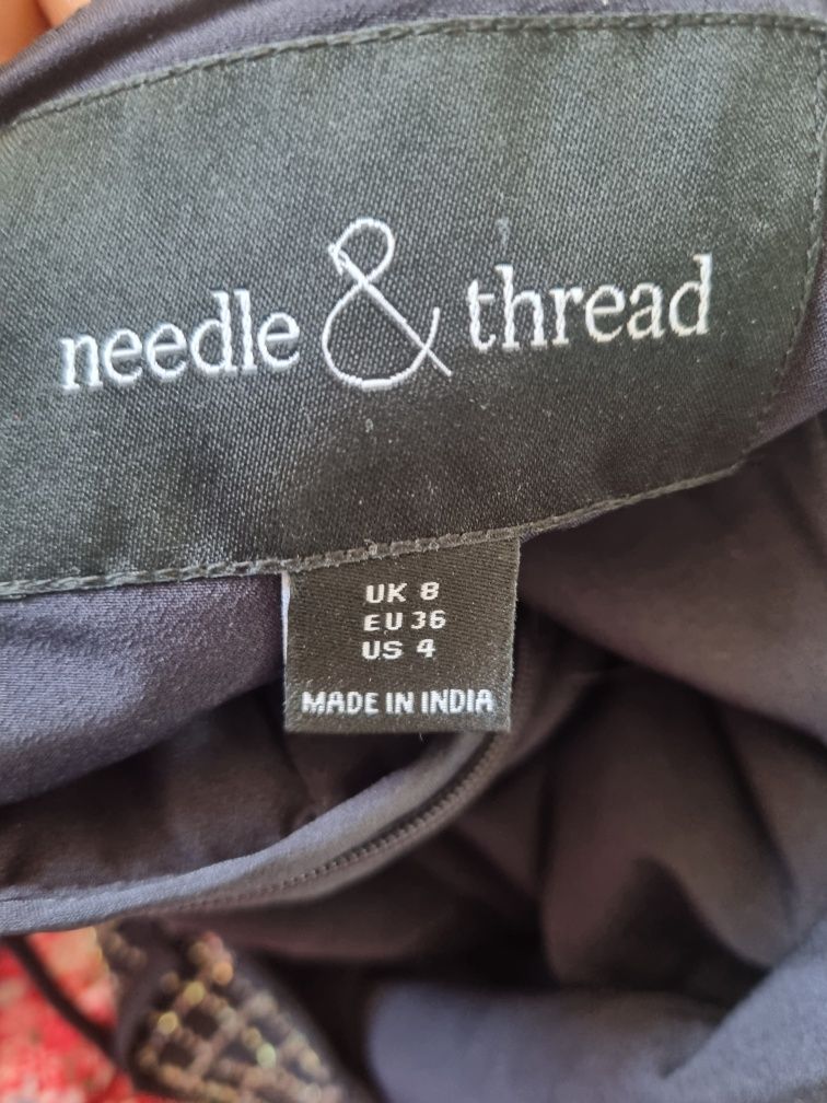Piękna granatowa sukienka Needle&Thread rozmiar S 36