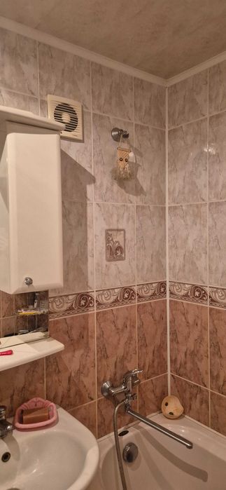 Продам однокімнатну квартиру у центрі  міста Шептицький