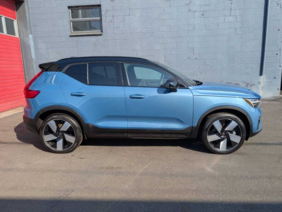 Volvo XC40      2023