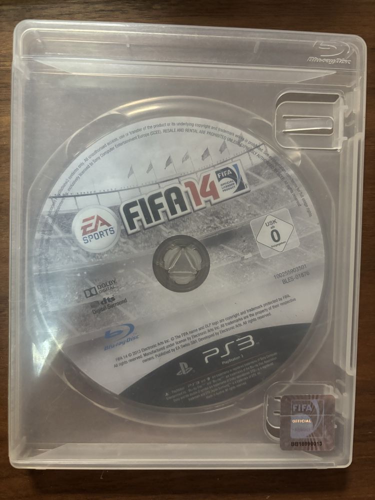 PlayStation 3 Slim 160GB + 2 comandos + 6 jogos