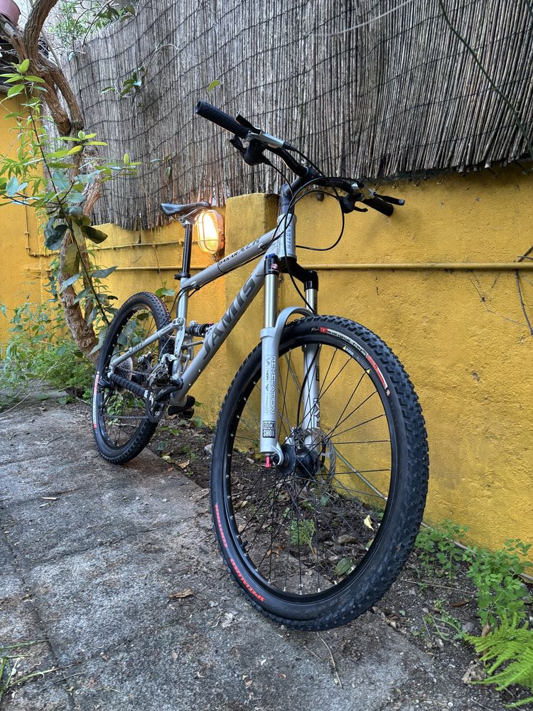 Bicicleta Btt suspensão total