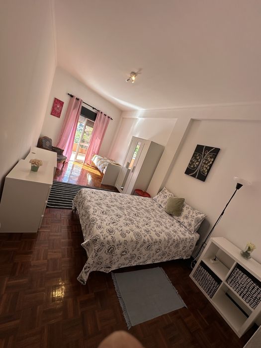 Quarto 2 camas casal+solteiro 5 min. estação de Entroncamento
