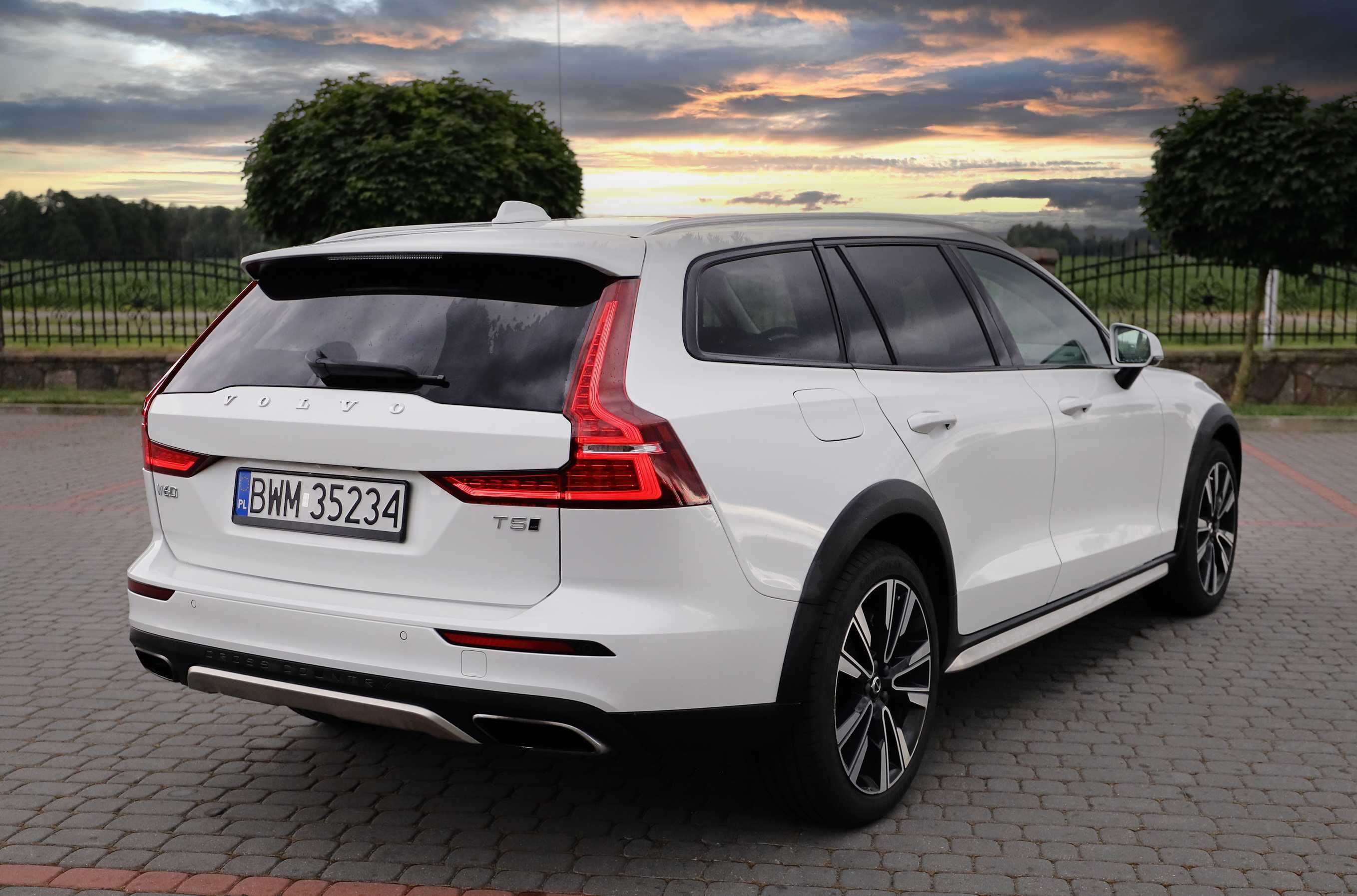 VOLVO V60 Cross Country T5 2020