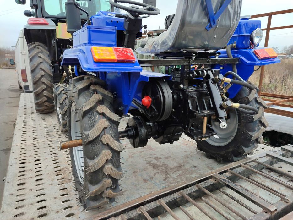 Трактор Булат Т185 16 лошадей + фреза и плуг