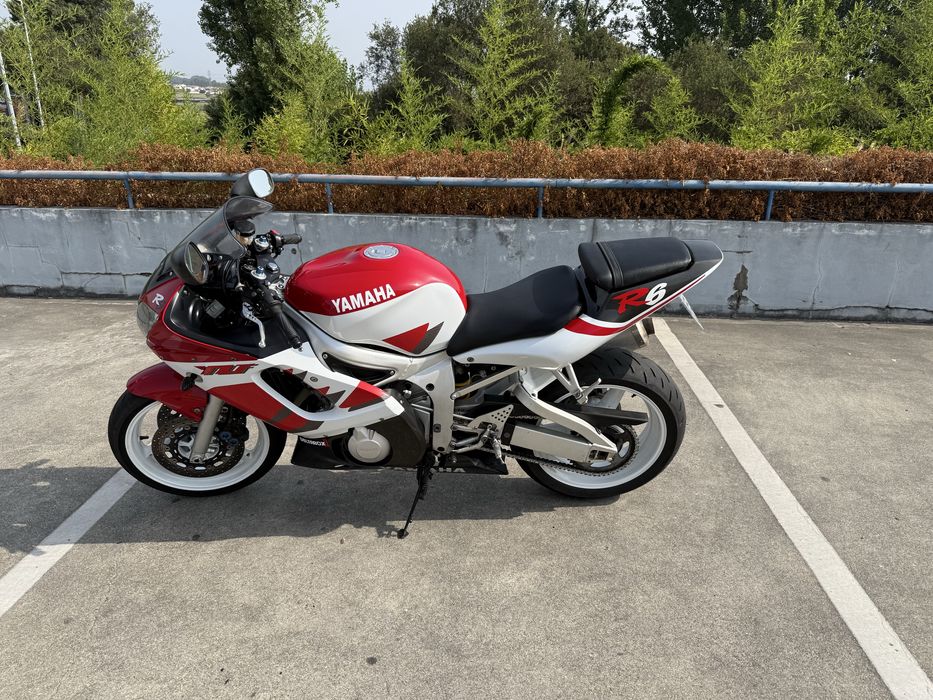 Yamaha r6 2002 com apenas 9895 km
