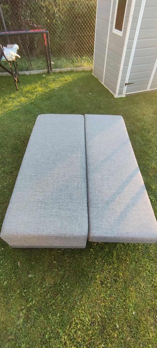 Szara rozkładana sofa